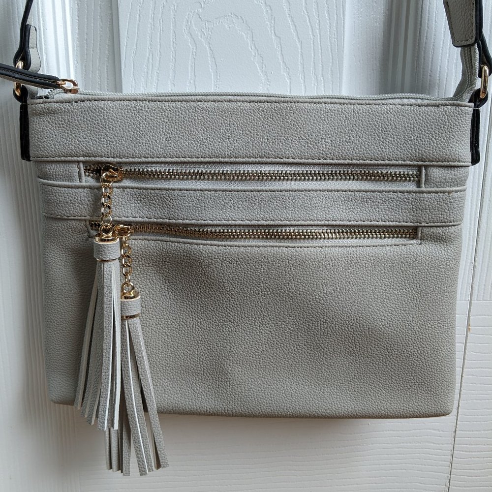 Like-new light gray grey crossbody purse bag